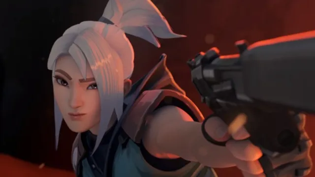 Jett pointant un Ghost sur Phoenix dans une cinématique de VALORANT