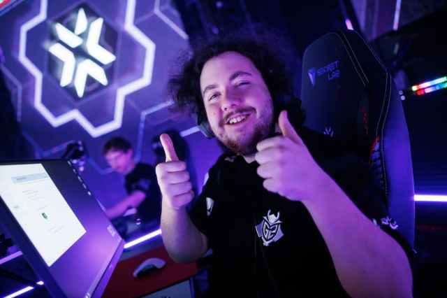 Nathan "leaf" Orf de G2 Esports est vu sur scène lors de la première journée de la Swiss Stage du VALORANT Masters Shanghai à VCT CN Studio le 23 mai 2024 à Shanghai, Chine.