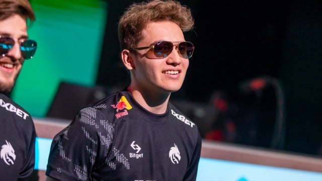 Joueur professionnel de CS:GO Patsi sur la scène des demi-finales majeures de PGL Antwerp.