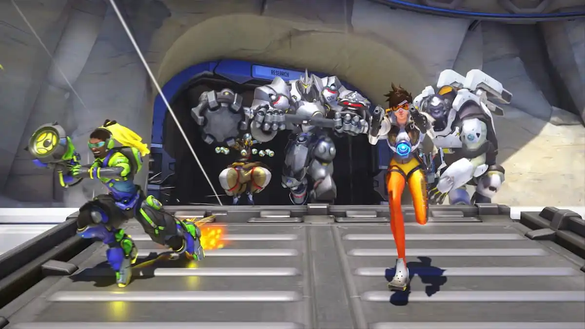 Composition d'équipe classique six contre six d'Overwatch quittant la base sur Watchpoint: Gibraltar.