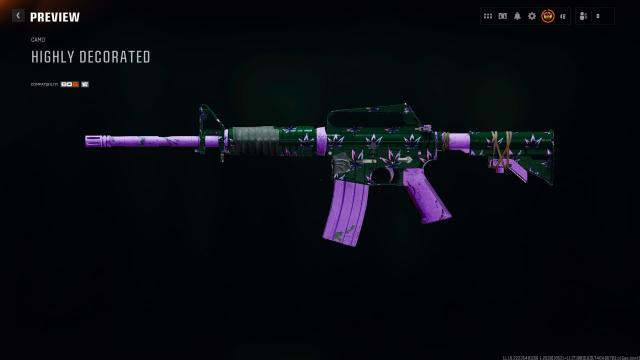 Aperçu du XM4 équipé du camouflage animé Highly Decorated, la récompense de maîtrise de l'événement Blaze of Glory de BO6.
