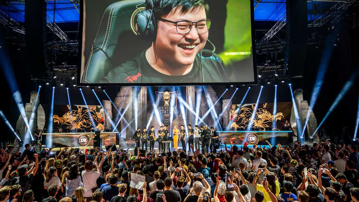 Image montrant Uzi à l'écran lors du tournoi League of Legends MSI 2018.
