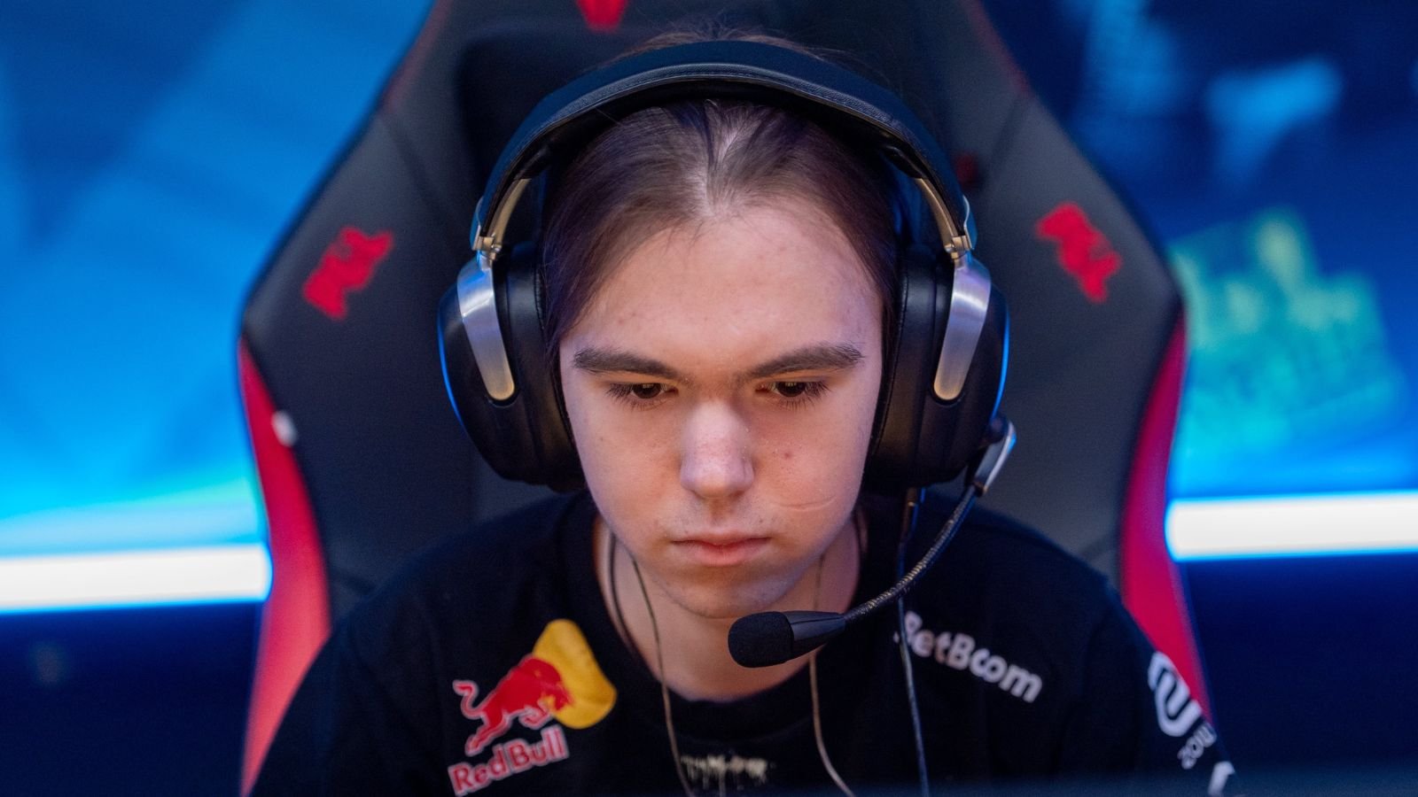 donk de Team Spirit concentré lors d'un match à PGL Astana 2025.