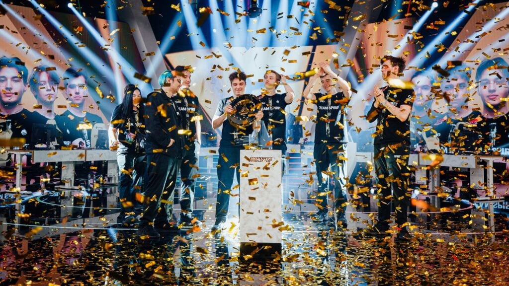 Photographie de l'équipe Dota 2 de Team Spirit à l'EWC 2025.