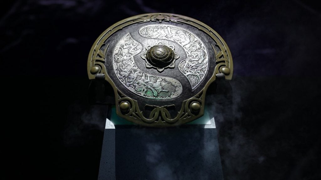 photo mettant en vedette le trophée du championnat international de Dota 2.