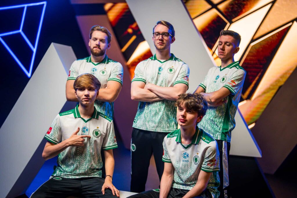 Photo des Team Falcons CS2 pour la Coupe du Monde d'eSport 2025.