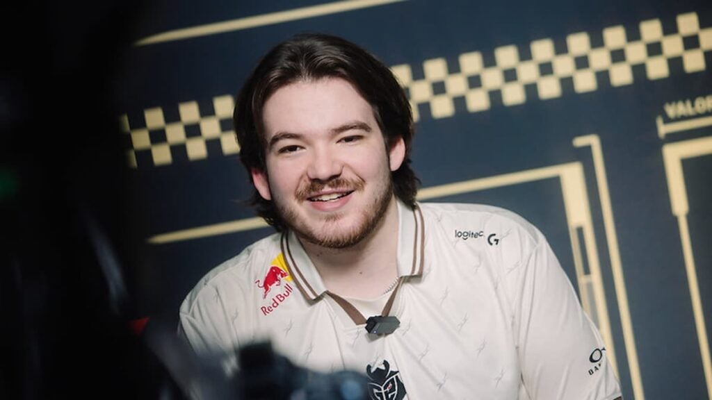 PARIS, FRANCE - JonahP de G2 s'exprime lors d'une interview lors de la Journée 10 de la phase de groupes VALORANT Champions Paris aux Arènes de Grand Paris Sud le 22 septembre 2025 à Paris, France