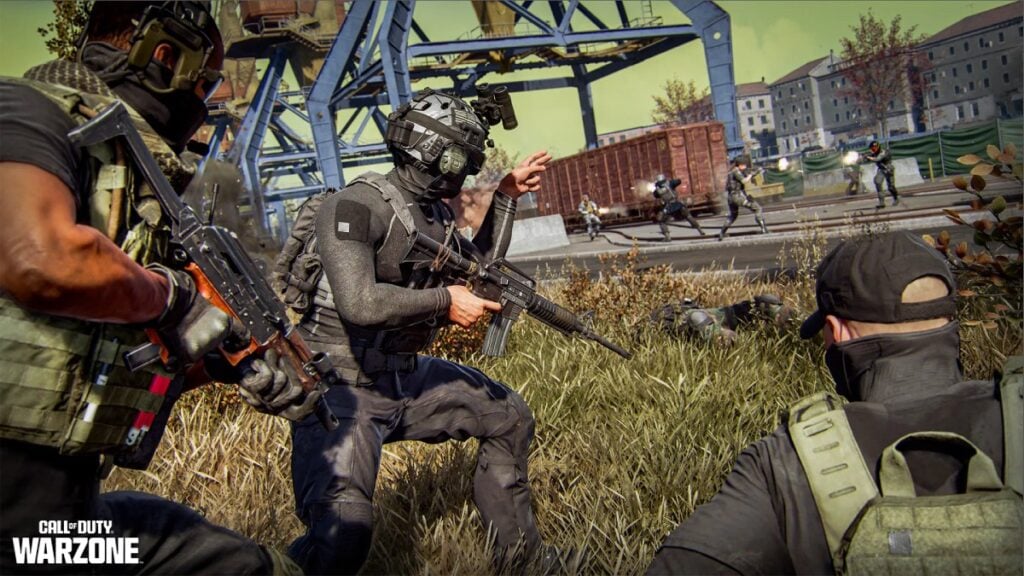 une image d'une équipe jouant en mode Deadline dans Warzone saison 5 Reloaded