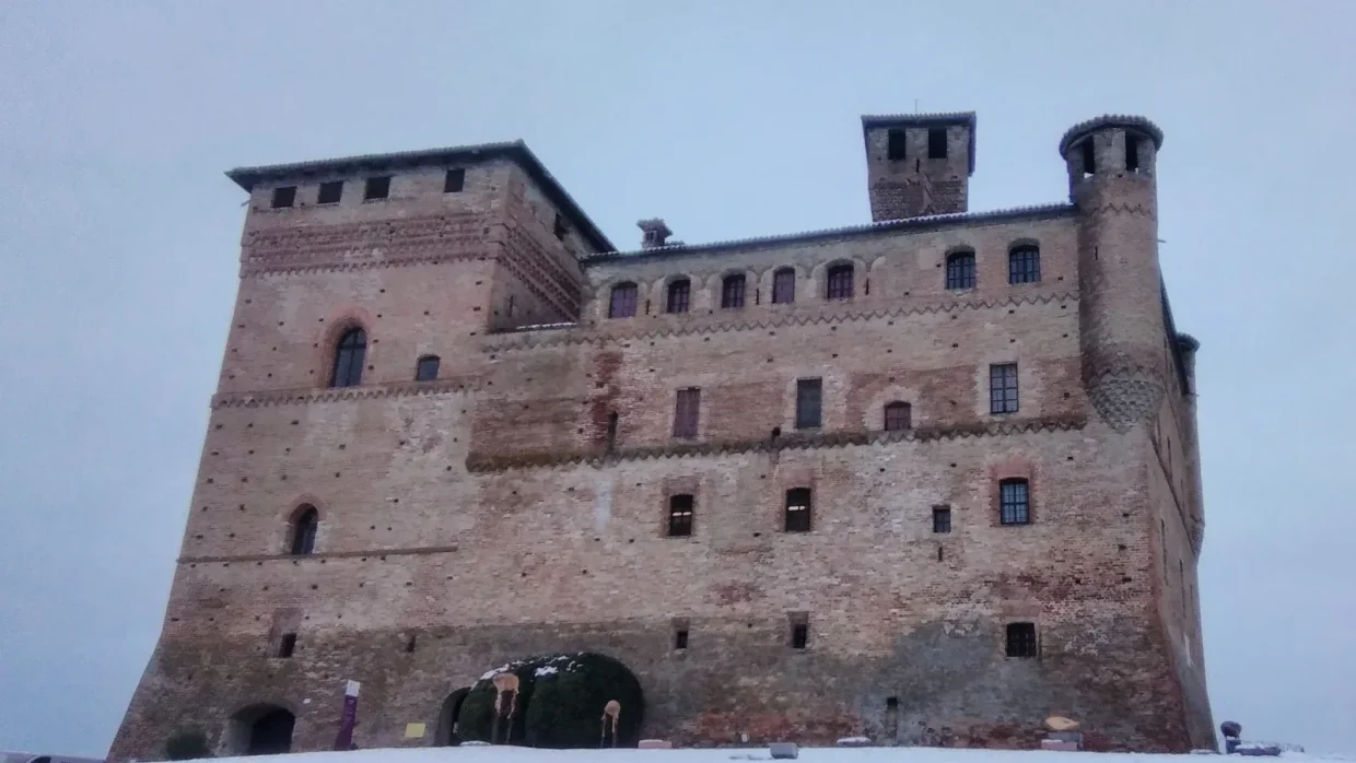 Carte schématique des trois paratonnerres dans un château enneigé de BO6 Zombies