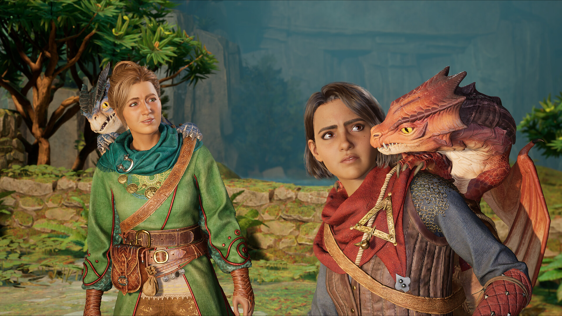 Capture in-game Split Fiction : deux personnages (lutin vert en armure fantasy et dragon rouge avec epaulieres de cuir) dans un decor de falaise et de verdure, style Hazelight Studios 2025.