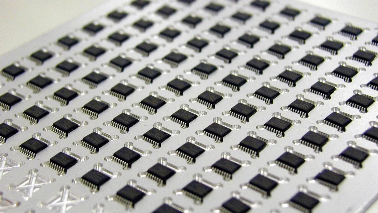 Écran de firmware fictif avec puce TPM, bouclier et clé de récupération